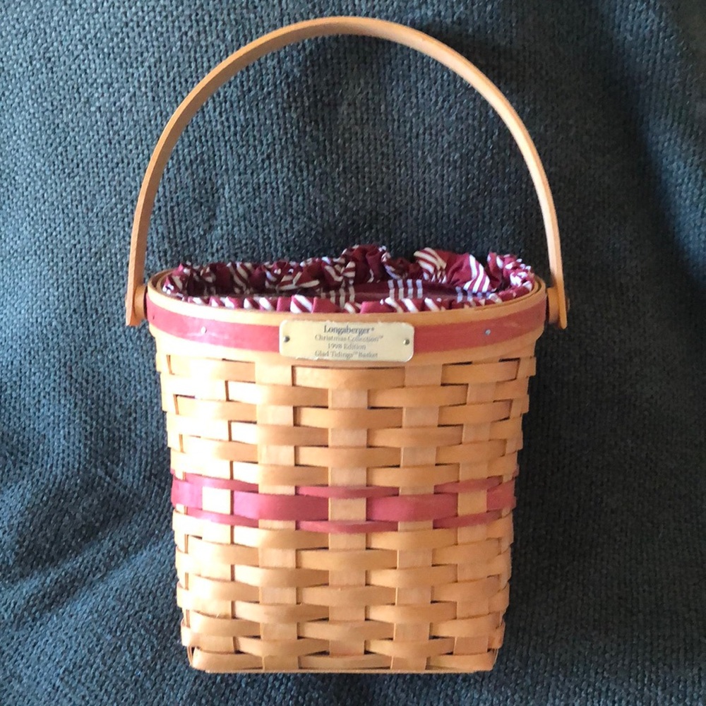 Longaberger 1998 Christmas Glad Tidings basket.